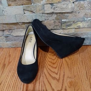 Womens faux suede platform wedge shoe.size 7.5